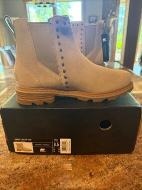 Sorel boots size 8.5